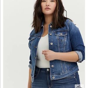 NWT TORRID HD med wash denim jean trucker coat jacket. Size 2 2X 18-20